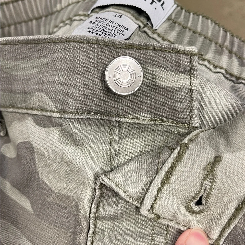 COLORFUL PLANET Camouflage Cargo Bow Shorts Girls Size 14 NWT